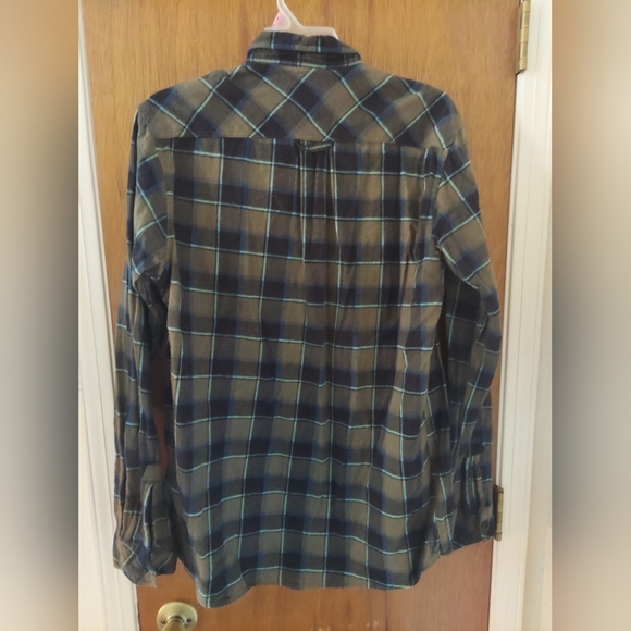 Men's Quiksilver flannel button down. Soft material. Size M. - Picture 2 of 3
